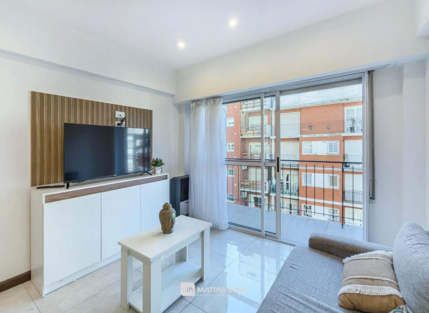 Venta - Departamento - 3 ambientes - A la calle con balcon - Reciclado y amoblado 8
