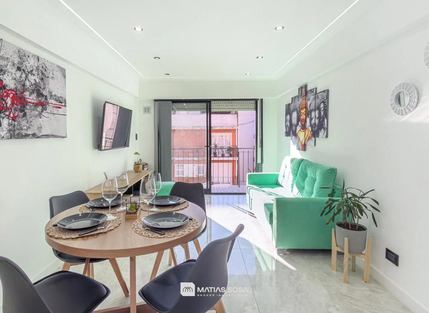 Venta - Departamento - 3 ambientes - A la calle con balcon - Reciclado y amoblado 1