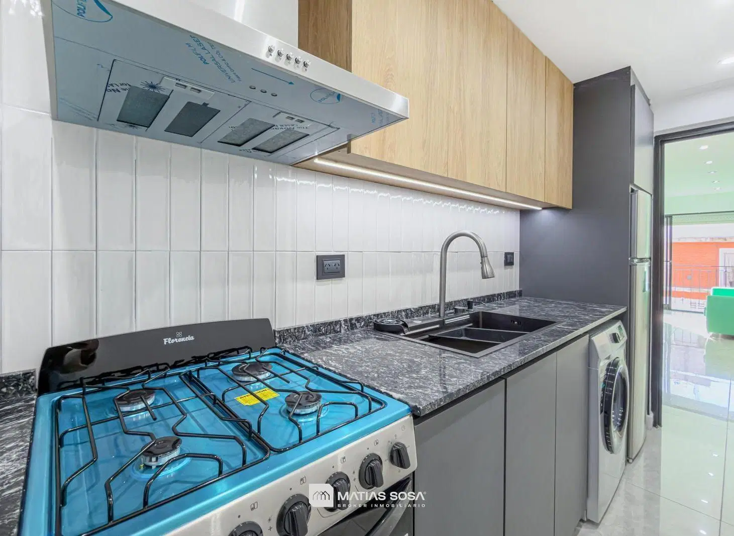 Venta - Departamento - 3 ambientes - A la calle con balcon - Reciclado y amoblado 5