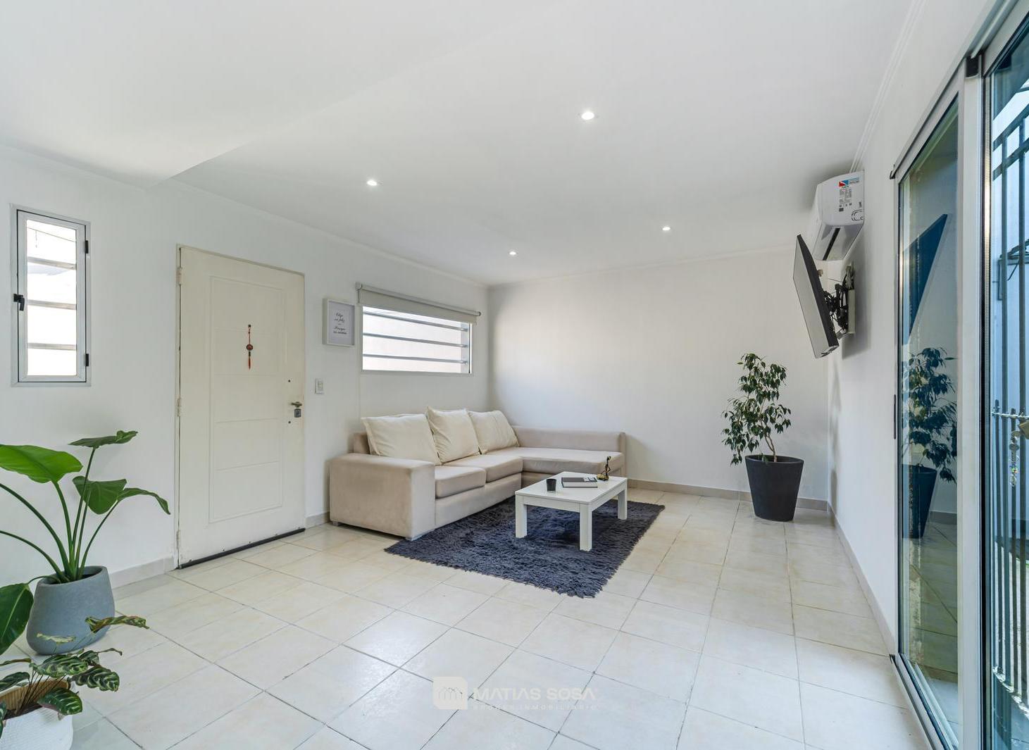 Foto de Venta - Casa - Pinos De Anchorena - 4 ambientes - Quincho - Apto, imagen 3