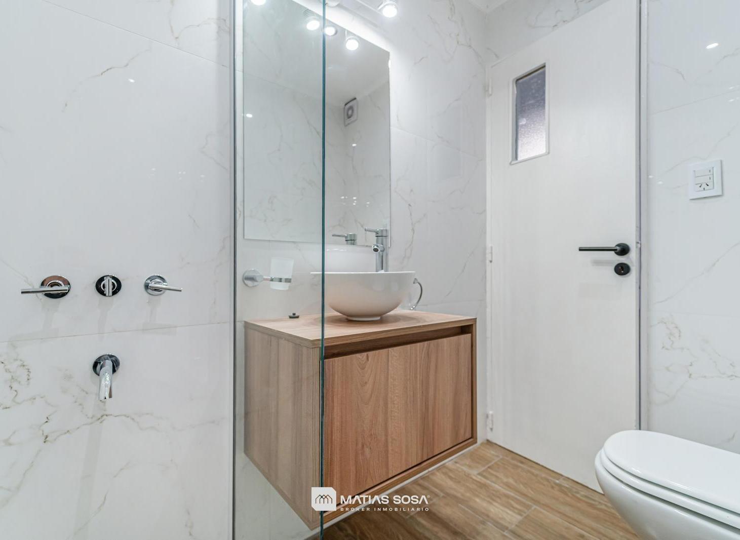 Foto de Venta - Departamento - 3 ambientes - Reciclado y amoblado - Plaza Colon, imagen 1