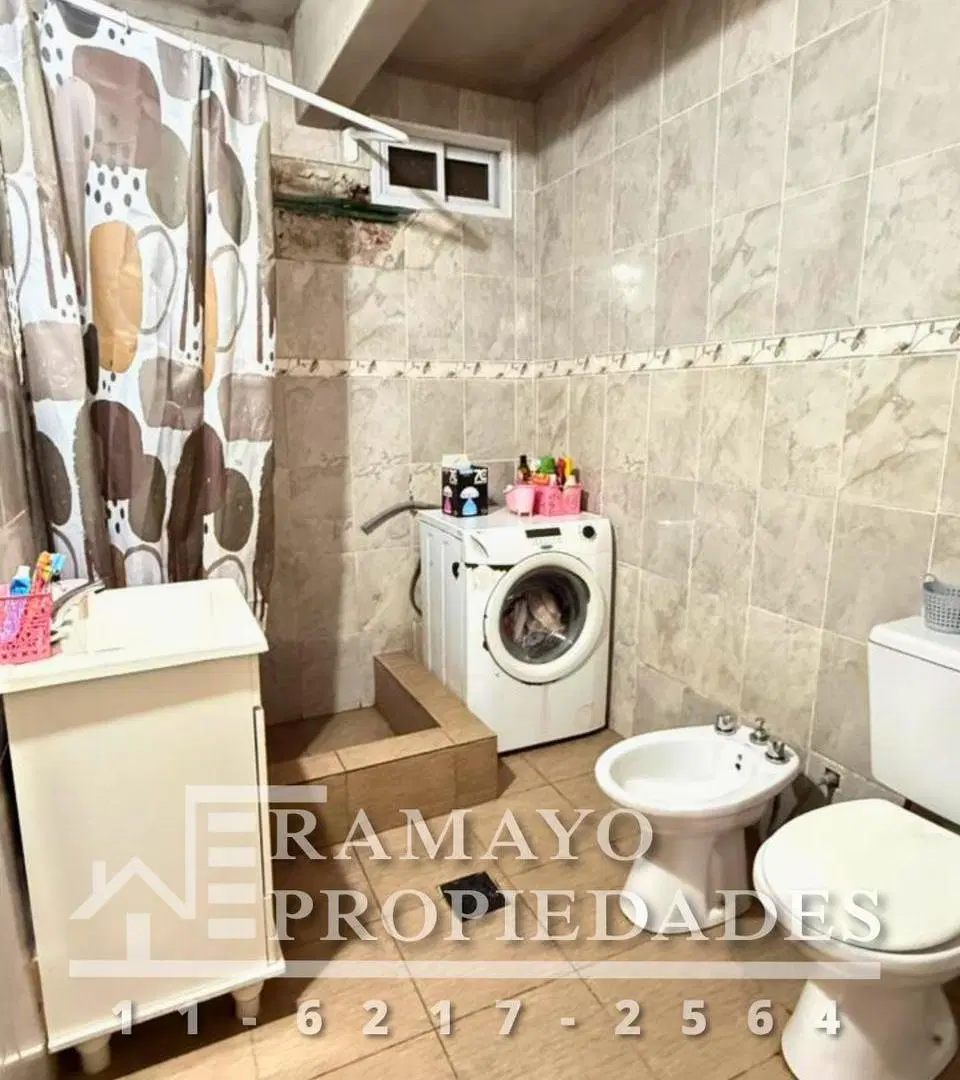 CASA 2 HABITACIONES, COCHERA, PATIO, VENTA RAMAYO PROPIEDADES 4