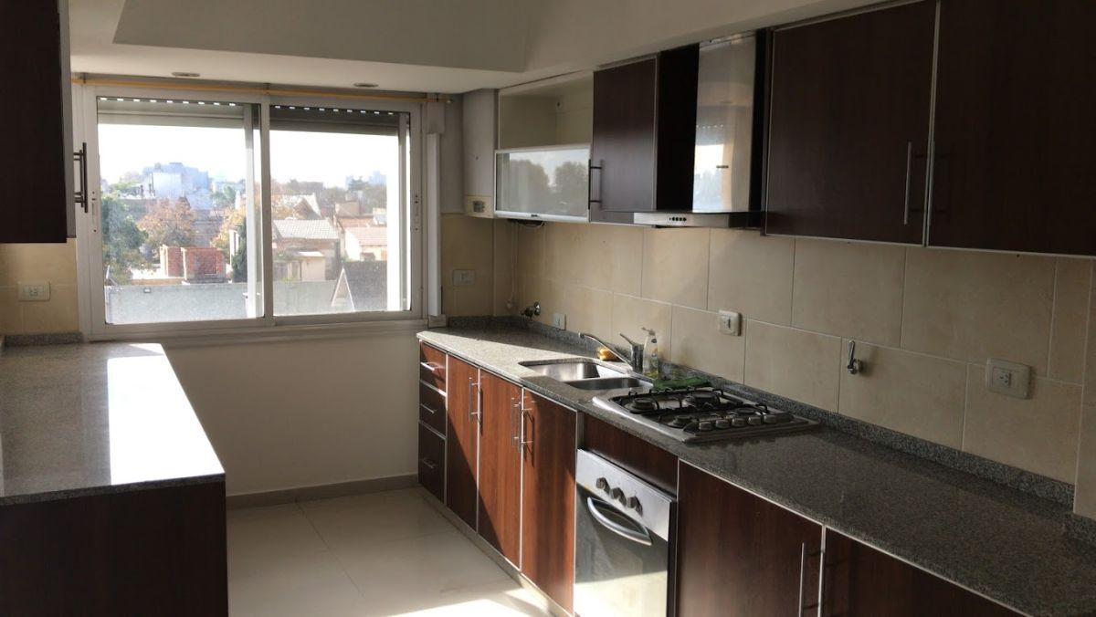 Foto de DEPARTAMENTO SEMIPISO DE 3 AMBIENTES CON COCHERA EXCLUSIVA, imagen 3