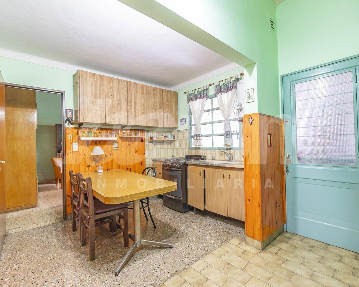 Foto de Venta - casa 7 amb - Lugano 827 - Banfield, imagen 5