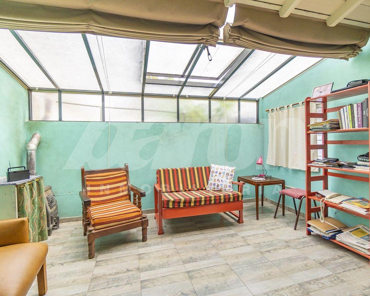Foto de Venta - casa 7 amb - Lugano 827 - Banfield, imagen 2