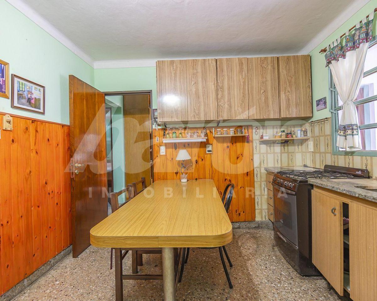 Foto de Venta - casa 7 amb - Lugano 827 - Banfield, imagen 4