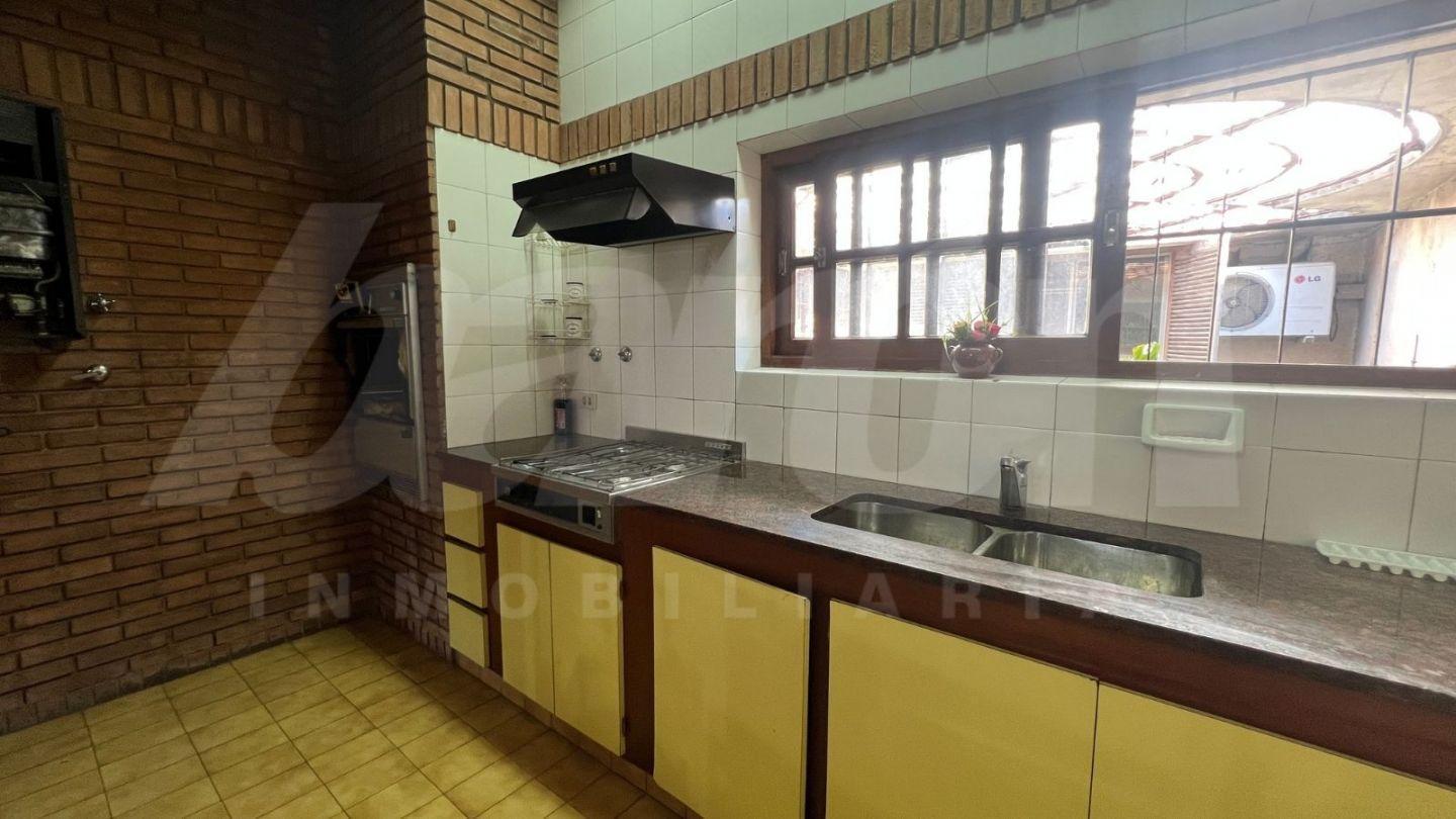 Foto de Alquiler- casa 7 amb - Pereyra Lucena 550 - Lomas De Zamora, imagen 2