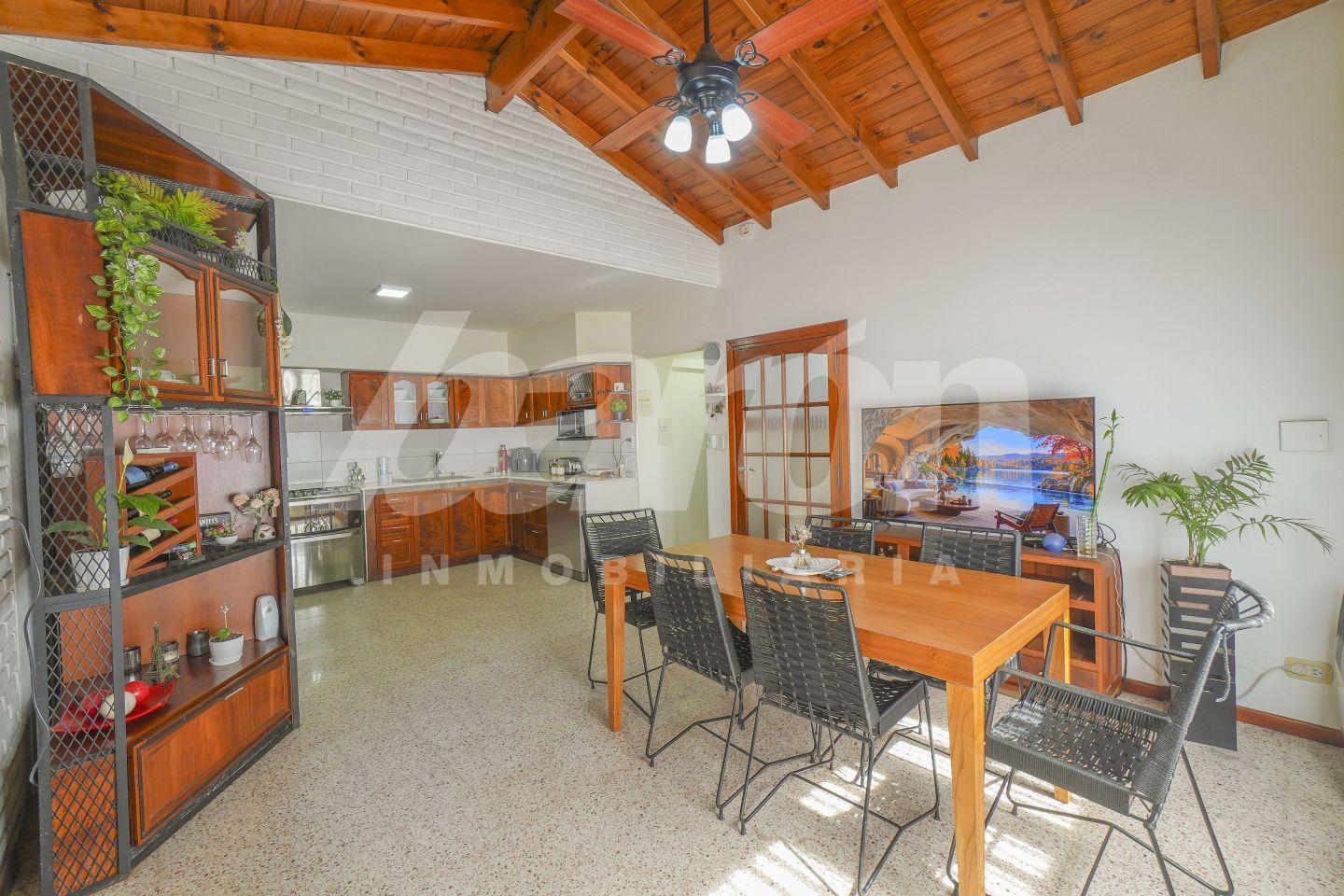 Foto de Casa en venta - Nicolas de Avellaneda 1056 - Temperley - 4 ambientes, imagen 5