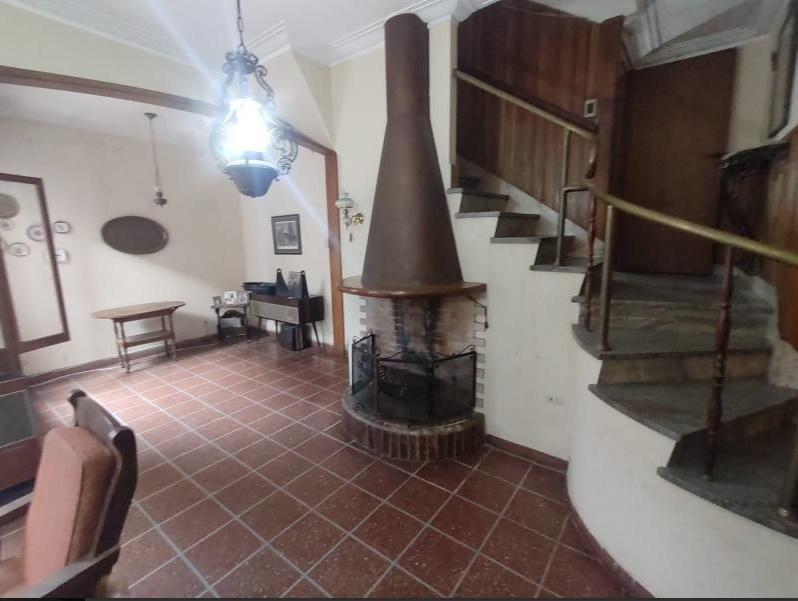 CASA EN VENTA 4 DORM LA MERCED E/ DON BOSCO Y CERELLA PRECIO U$D170.000