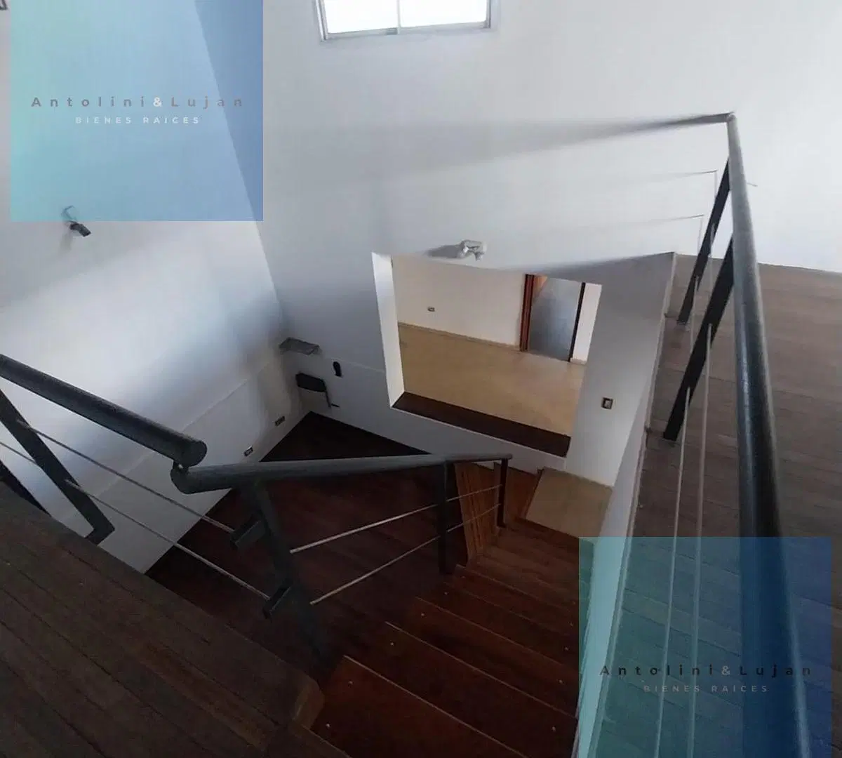 Casa dos domitorios, cochera y pileta 8