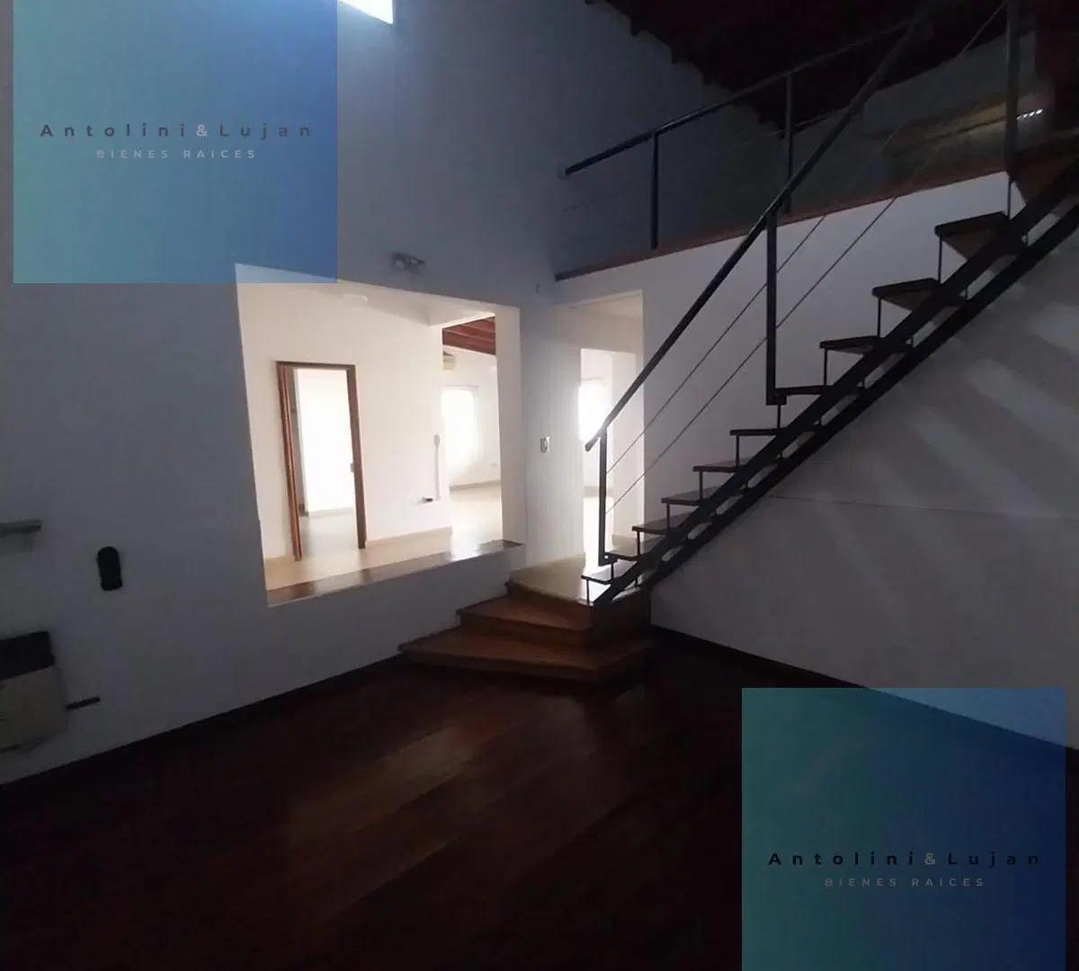 Casa dos domitorios, cochera y pileta 4