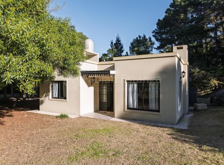 Casa en venta de 2 dormitorios en Mar de las Pampas - Santa Rita 1