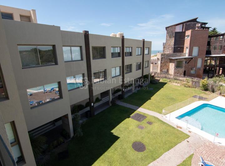 Departamento en venta de 3 dormitorios frente al mar en Las Gaviotas 3
