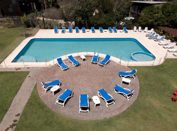 Departamento en venta de 3 dormitorios frente al mar en Las Gaviotas 4