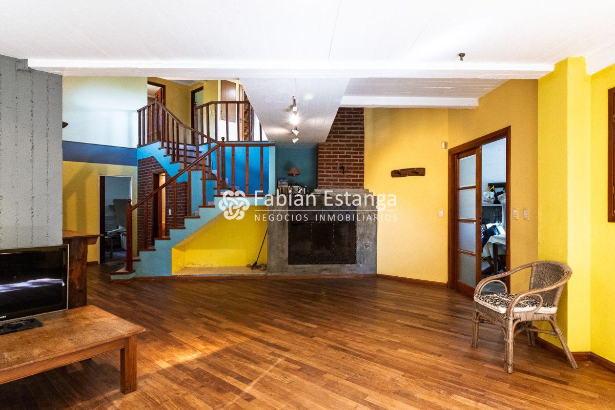 Foto de Casa con piscina a pasos del mar, 4 dormitorios a la venta - Gaviotas y, imagen 5