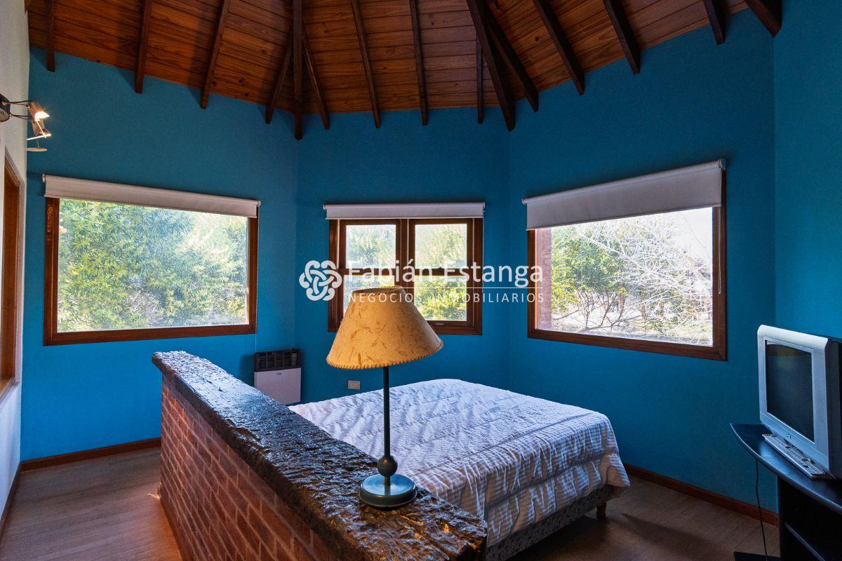 Foto de Casa con piscina a pasos del mar, 4 dormitorios a la venta - Gaviotas y, imagen 4
