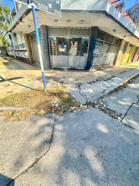 VENTA GRAN LOCAL EN ESQUINA SOBRE AVENIDA JARA