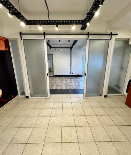 Foto de VENDO !! OFICINA EN PLANTA ALTA SEMIPISO 4 PRIVADOS Y SALA REUNIÓN, imagen 3