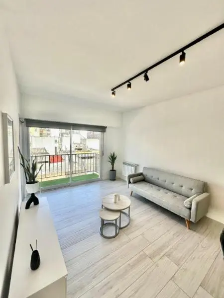 EN VENTA 4 AMB CON DEPENDENCIA BALCON TERRAZA VISTA LATERAL AL MAR 3