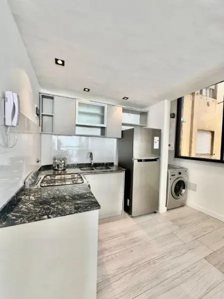 EN VENTA 4 AMB CON DEPENDENCIA BALCON TERRAZA VISTA LATERAL AL MAR 4