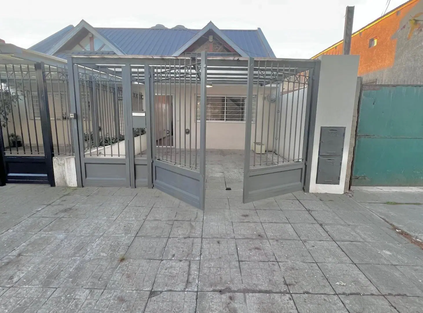 ALQUILO CASA EN PH 3 AMB PATIO E/AUTO MARCONI Y FORMOSA 5