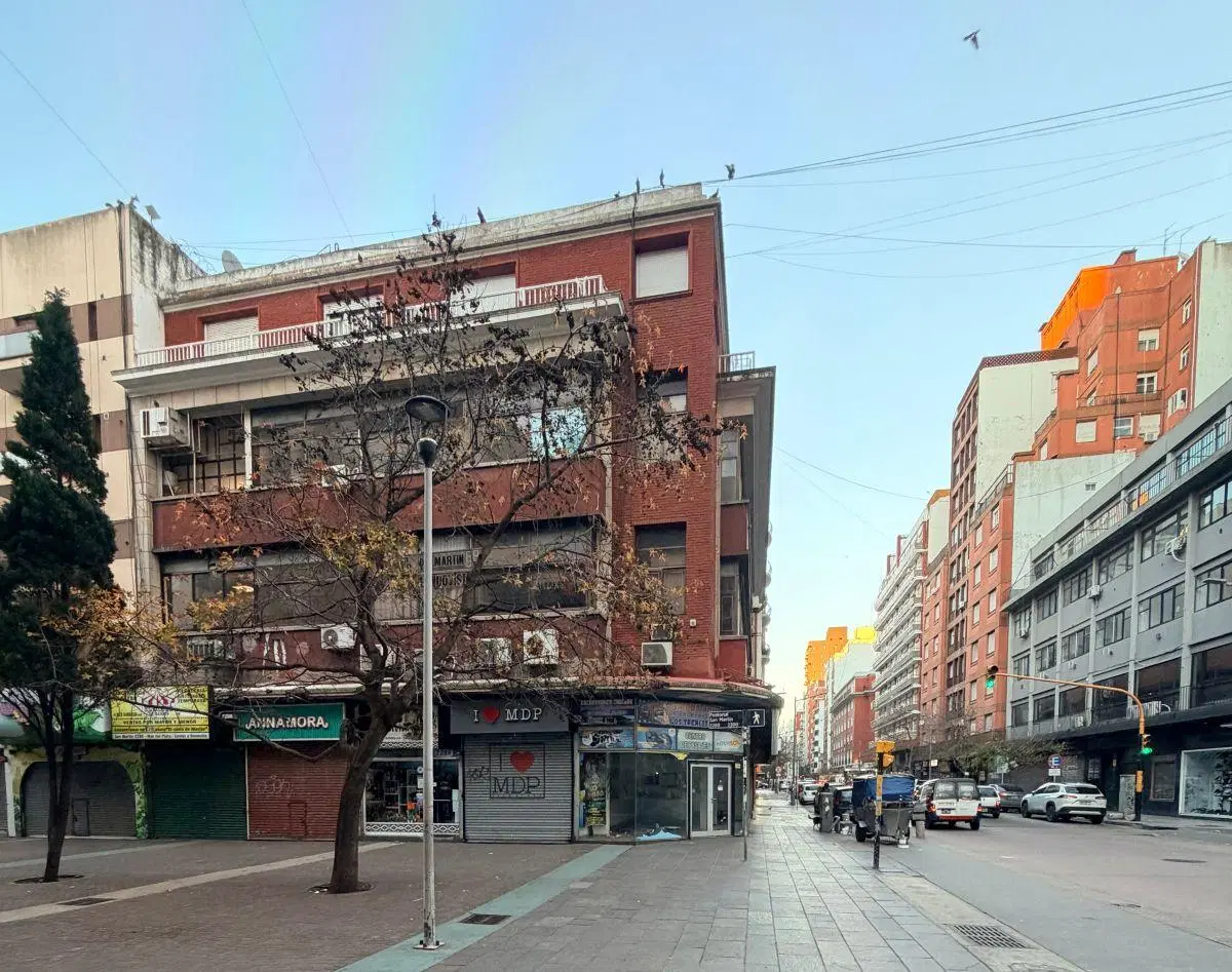 ALQUILO LOCAL PEATONAL SAN MARTIN CORRIENTES 100 MTS CON DEPOSITO 2