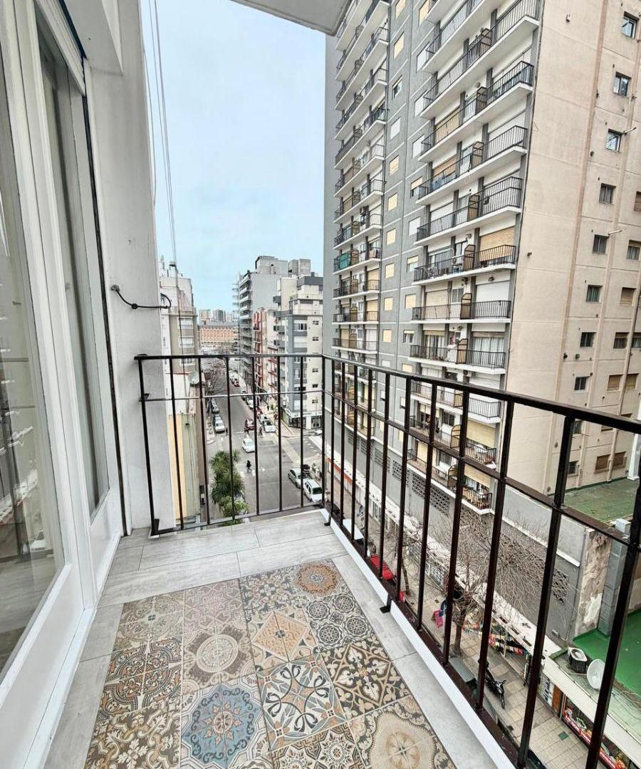 Foto de EN VENTA DEPARTAMENTO 2 AMB CON DEPENDENCIA Y BALCON PLENO CENTRO, imagen 1