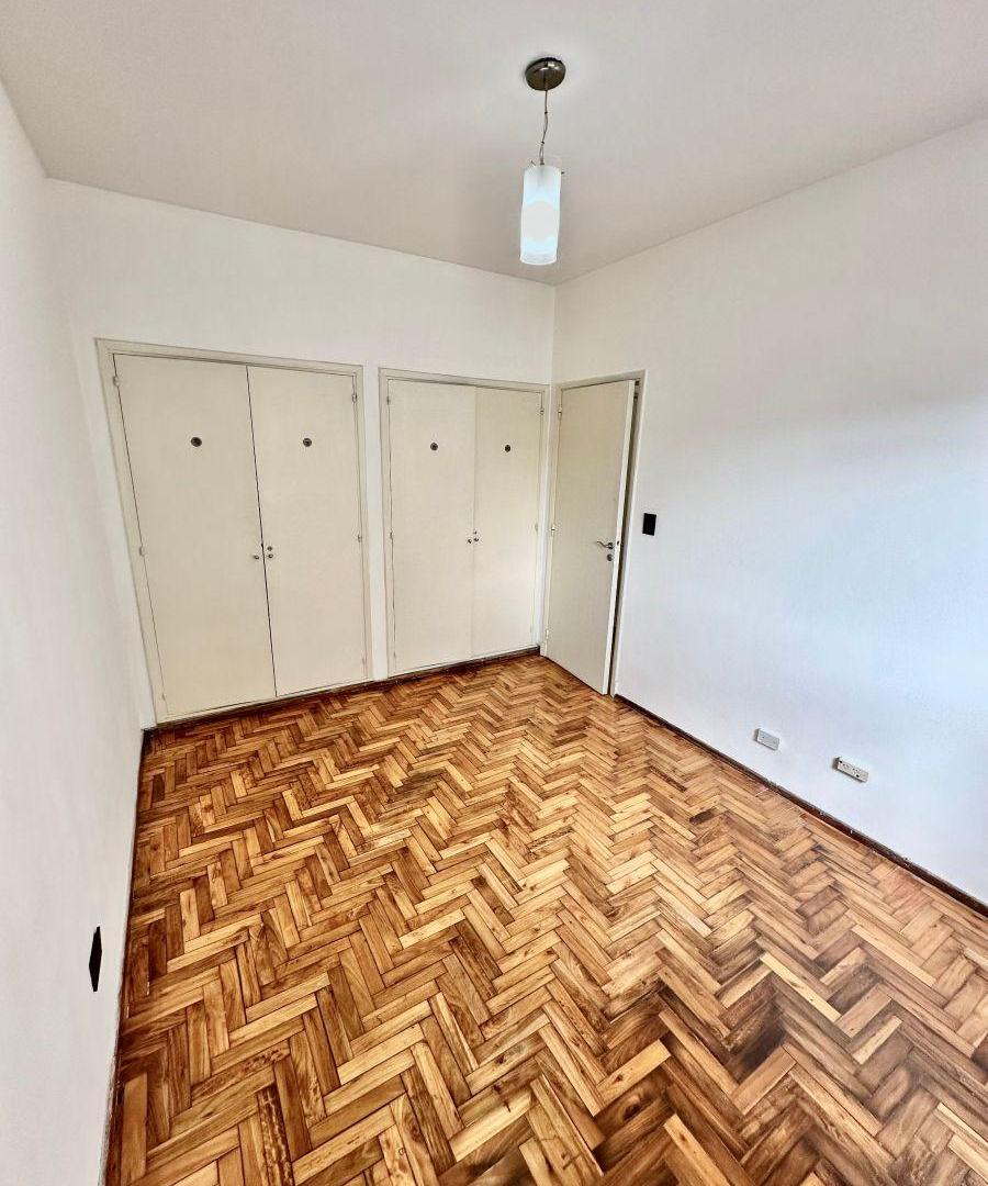 Foto de VENDO 3 AMBIENTES CONTRA FRENTE RECICLADO CENTRO U$S 78.000.- APTO, imagen 1