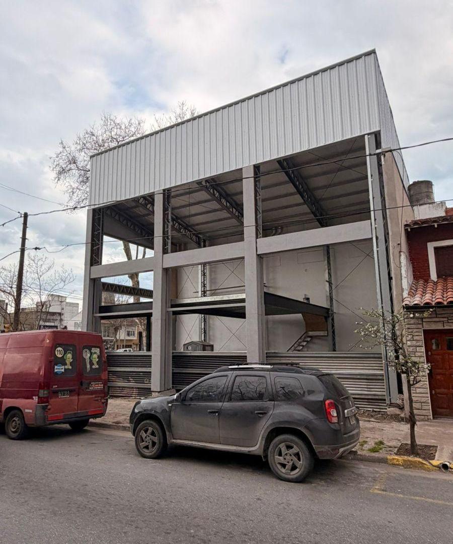 Foto de ALQUILO ESQUINA AV.COLON Y FUNES LOCAL CON ENTREPISO 170 MTS A ESTRENAR, imagen 4