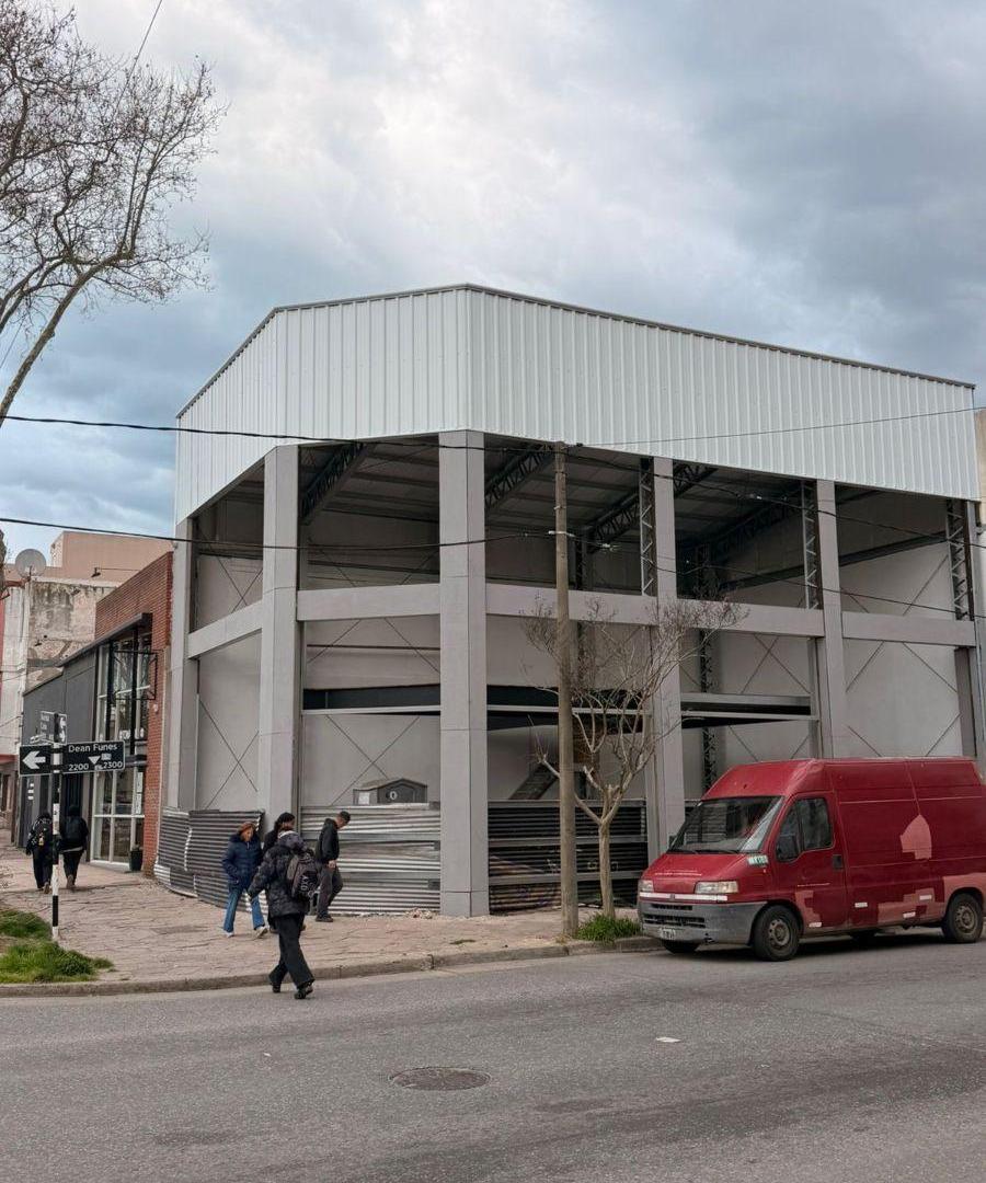 Foto de ALQUILO ESQUINA AV.COLON Y FUNES LOCAL CON ENTREPISO 170 MTS A ESTRENAR, imagen 3