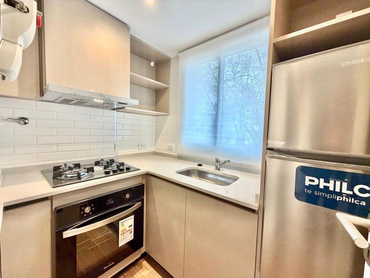 Foto de EN VENTA DEPARTAMENTO MAR DEL PLATA 2 AMB A LA CALLE CON BALCON ZONA, imagen 3