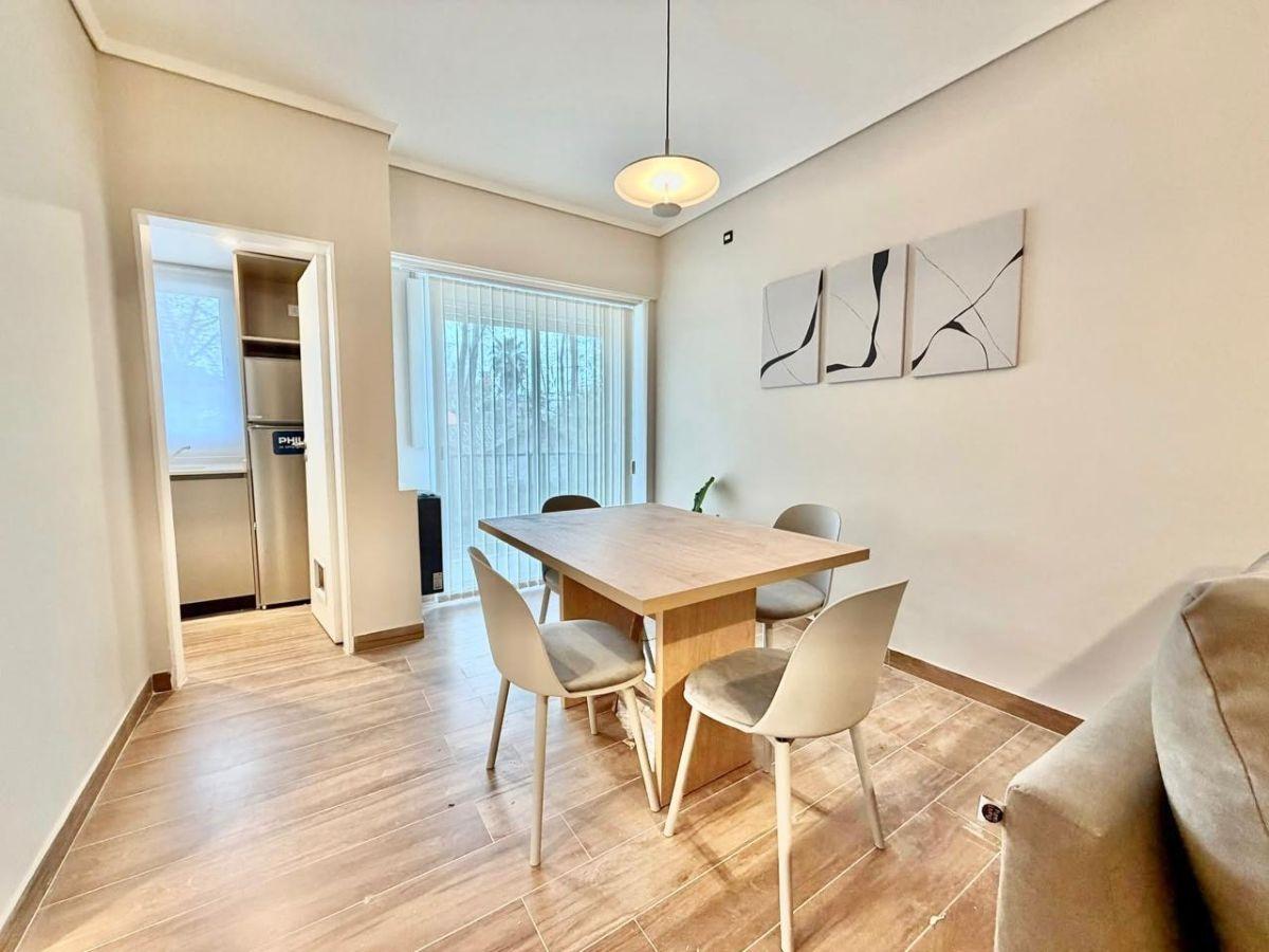Foto de EN VENTA DEPARTAMENTO MAR DEL PLATA 2 AMB A LA CALLE CON BALCON ZONA, imagen 4