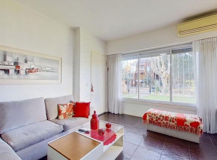 Venta Casa 7 ambientes Florida La Salle. 3