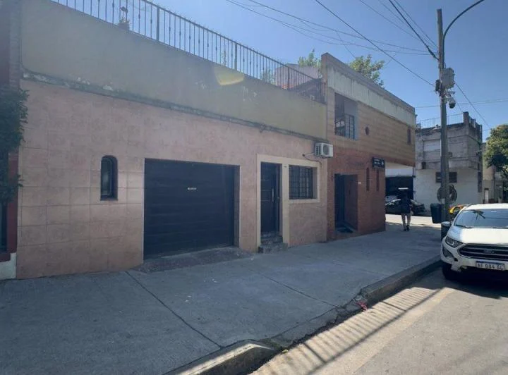 VENTA! EXCELENTE CASA EN SAAVEDRA 6 AMB , 3 DORMIT 1