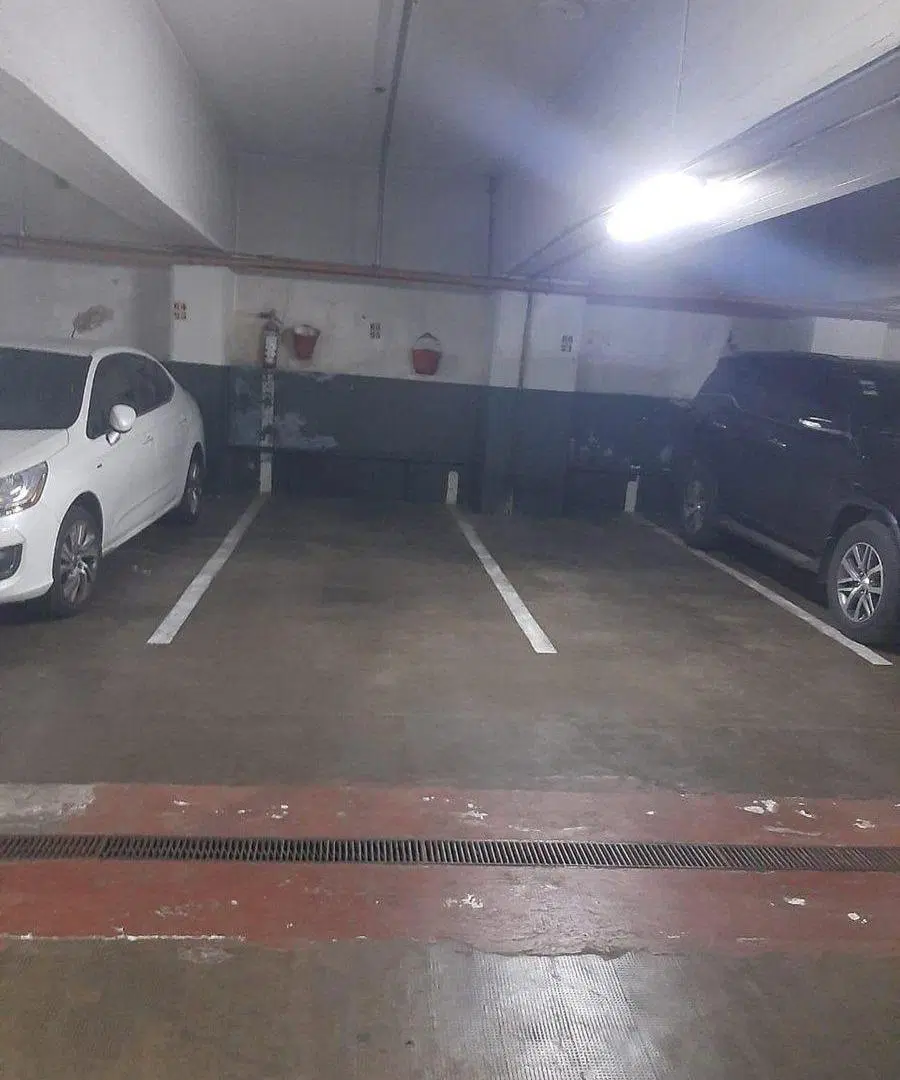 VENTA COCHERA EXCELENTE UBICACION MICROCENTRO 5
