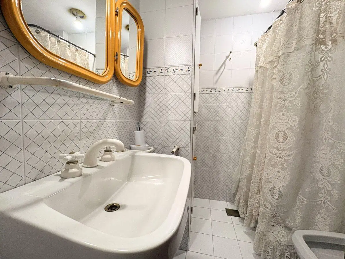 CASA 5 AMB EN VENTA EN FLORES CON JARDIN Y GARAGE 5