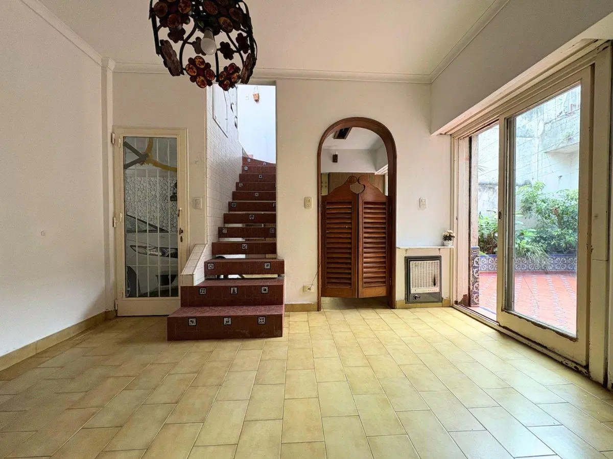Venta Casa Santos Lugares, 5 ambientes a remodelar 5