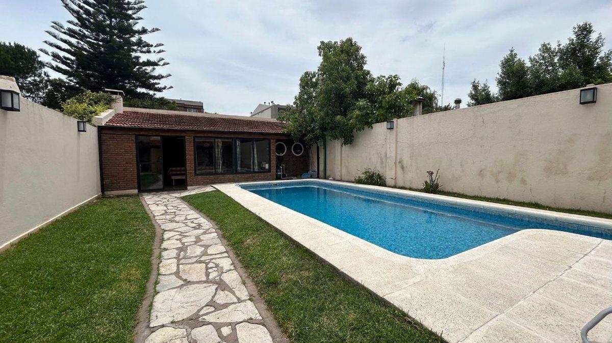 VENTA CASA +4 AMB PILETA VICENTE LOPEZ
