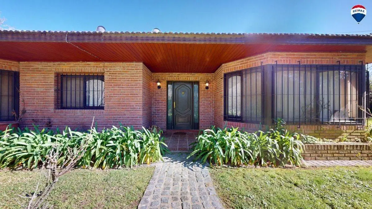 CASA QUINTA 5 AMB EN VENTA EN BRANDSEN CON PILETA 4