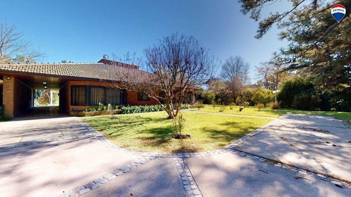 CASA QUINTA 5 AMB EN VENTA EN BRANDSEN CON PILETA