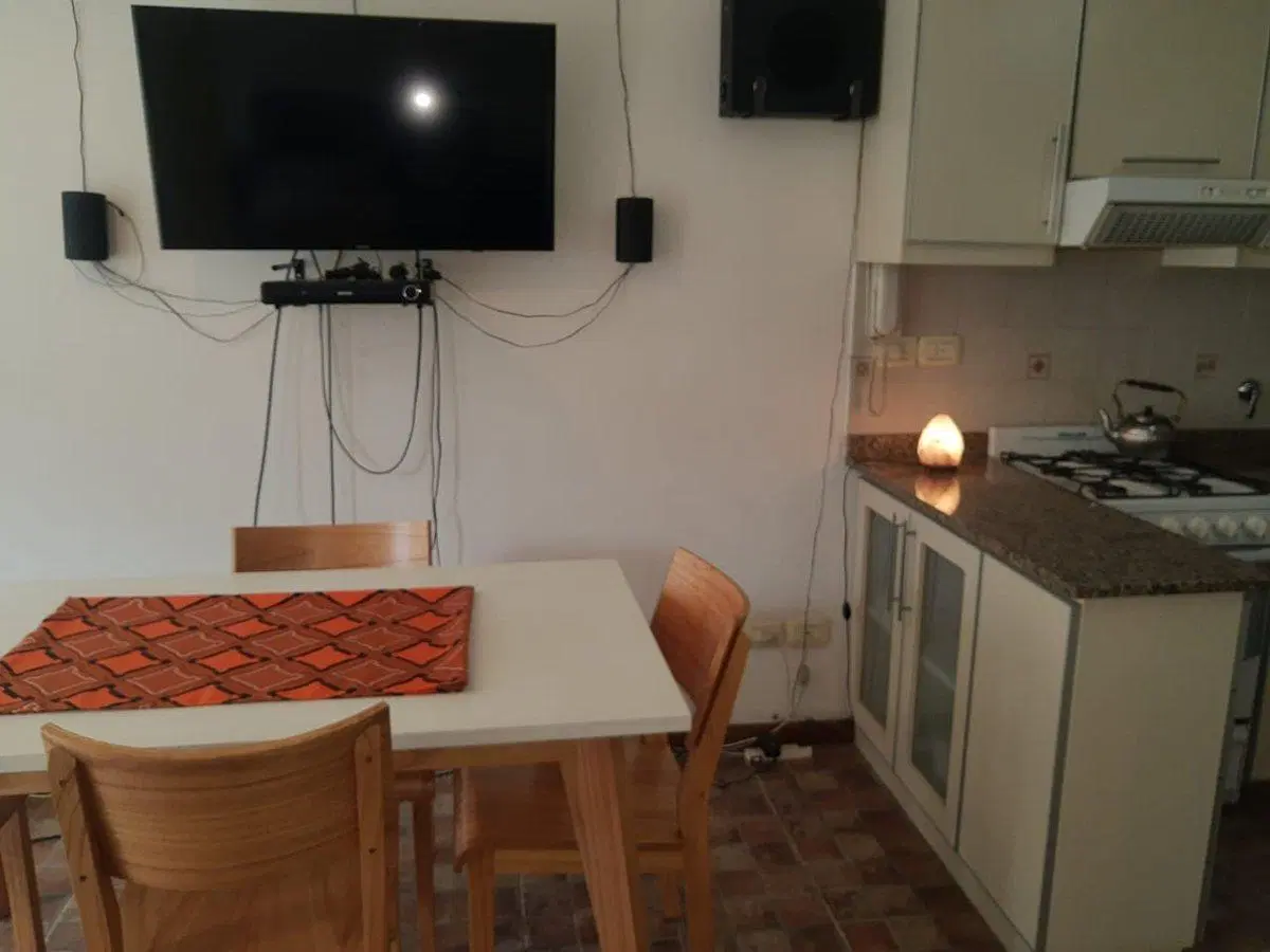Alquiler monoamb dividido. Balcon. Caseros centro 4