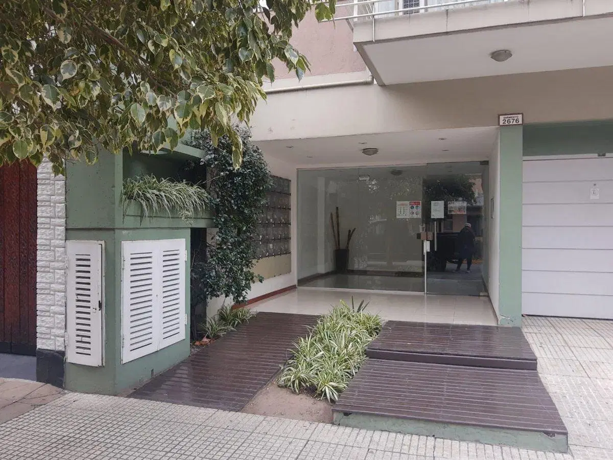Alquiler monoamb dividido. Balcon. Caseros centro 5