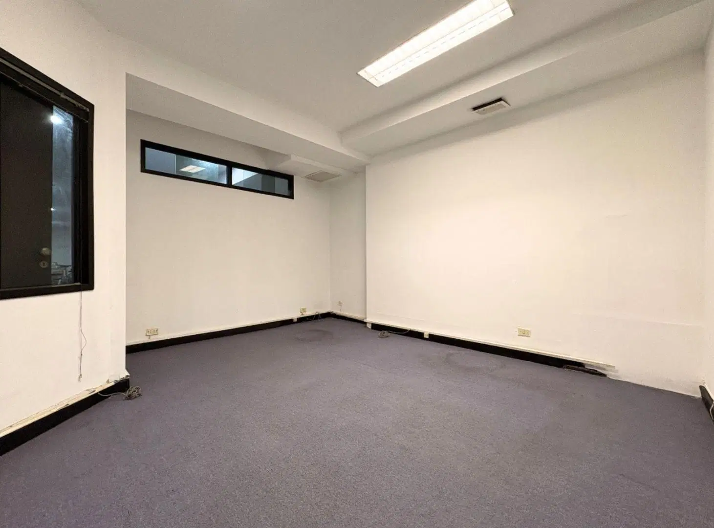 VENTA PISO DE OFICINA CON SUBSUELO Y MONTA CARGA 5