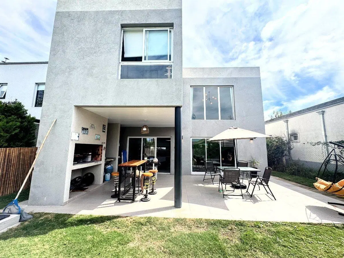 Casa 4 amb en venta LAGUNA AZUL Parque Pileta 2