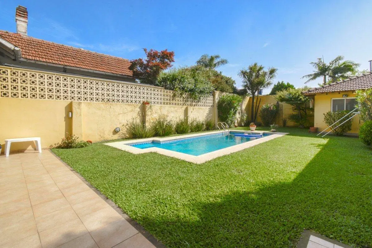 VENTA CASA 5 AMB LA LUCILA HERMOSO FONDO Y PILETA 4