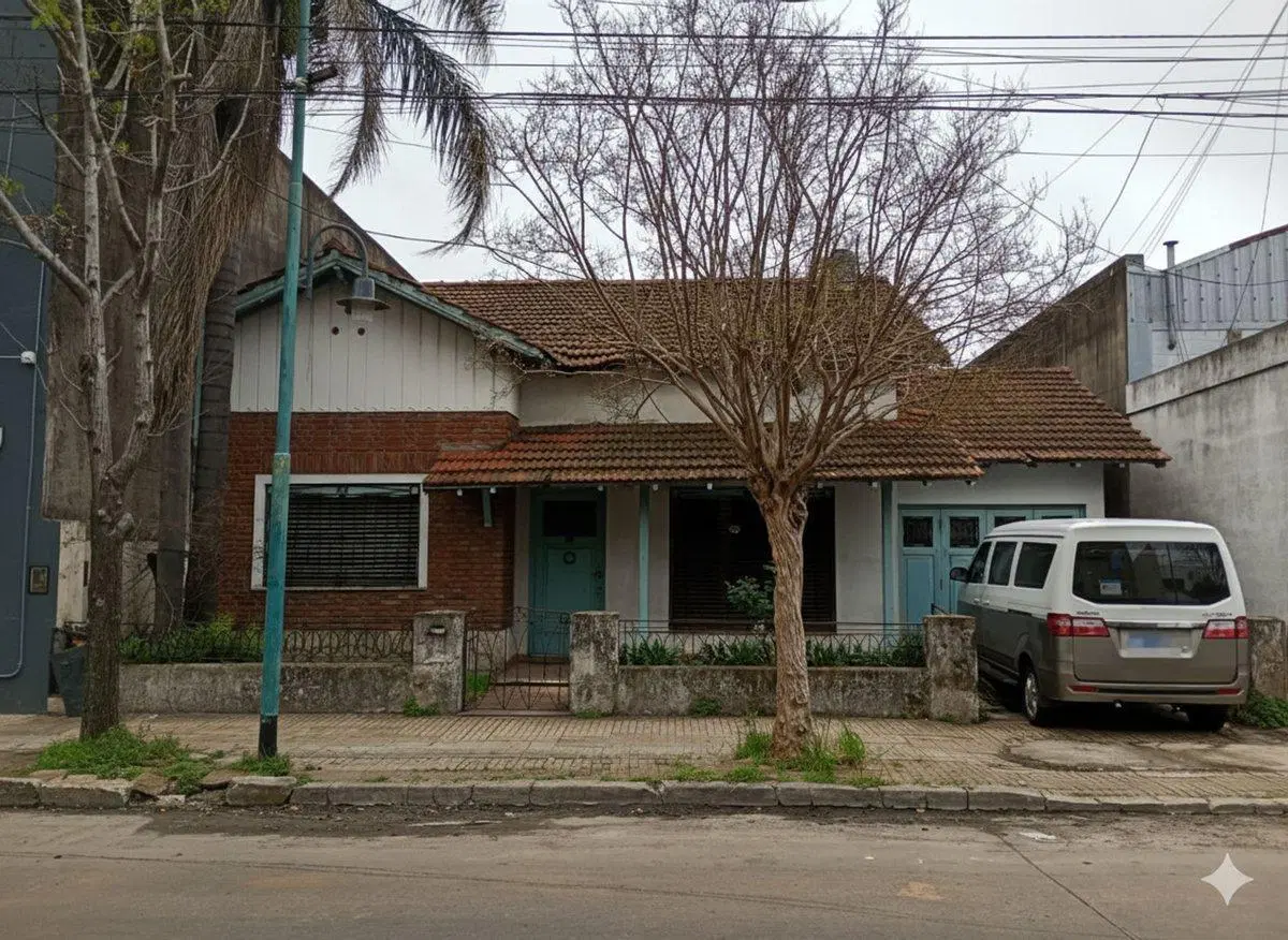 VENTA PH PLANTA BAJA FRENTE 5 AMB A RECICLAR MUNRO 5