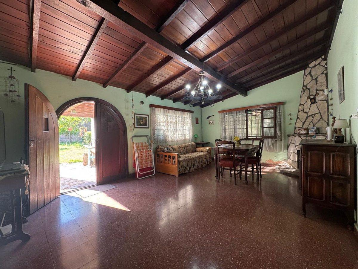 CASA,  6 AMB. CON AMPLIO PATIO.