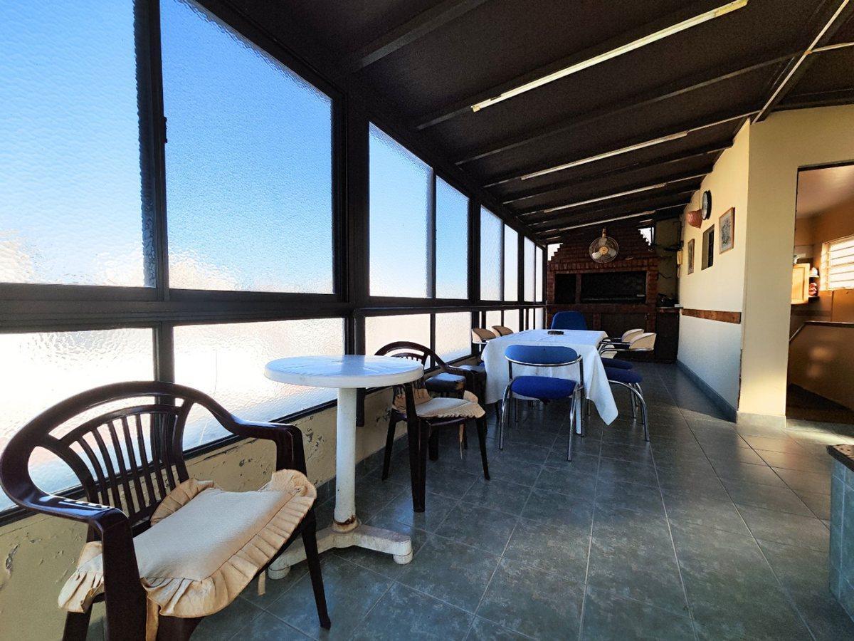 Foto de VENTA DPTO 4 AMB EN FLORES C/TERRAZA Y QUINCHO, imagen 4
