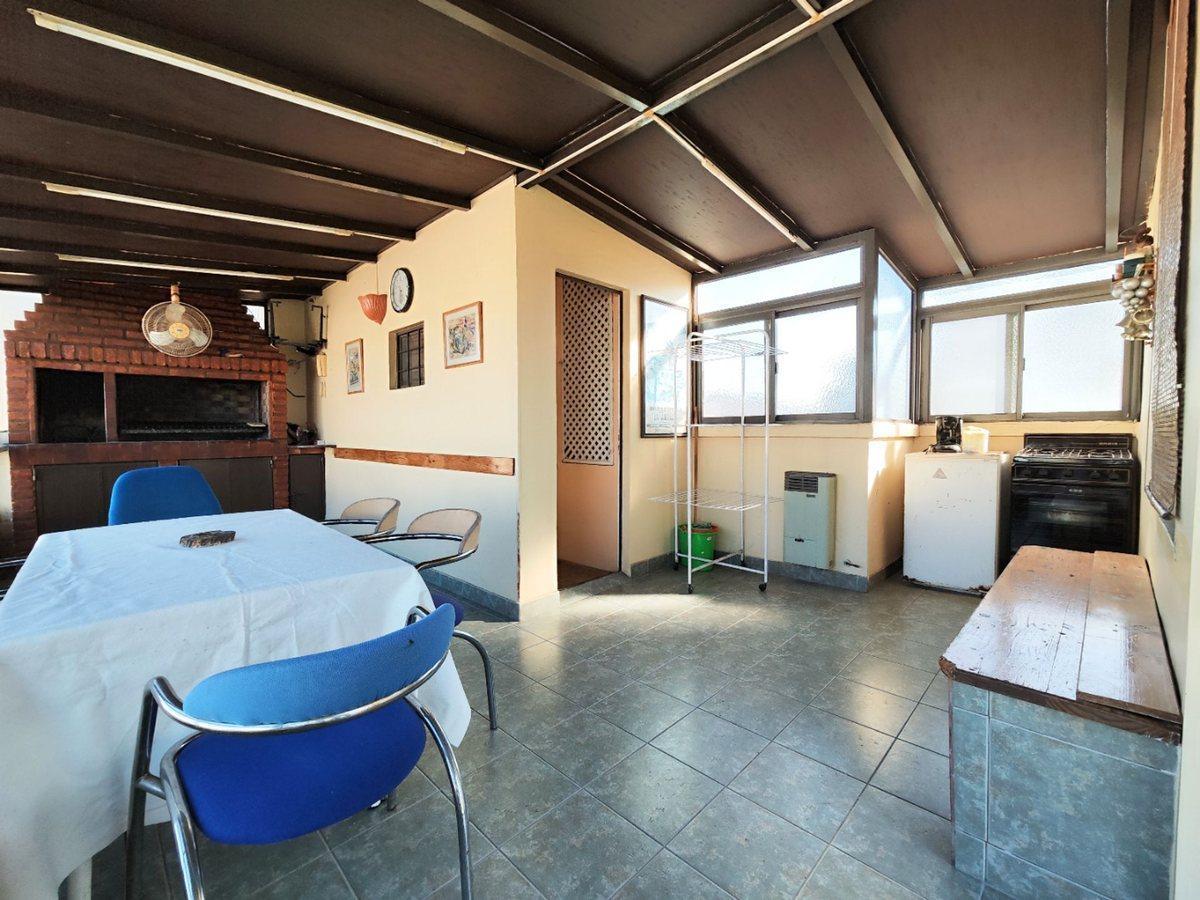 VENTA DPTO 4 AMB EN FLORES C/TERRAZA Y QUINCHO