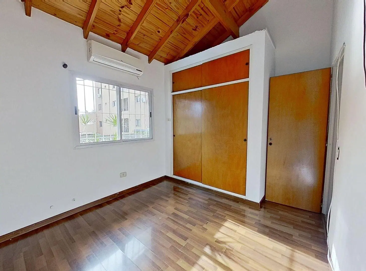 DUPLEX 3 AMB con Quincho.Parrilla.cochera.PERMUTA 4